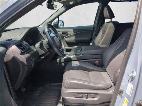 Used 2025 Honda Passport TrailSport image 17