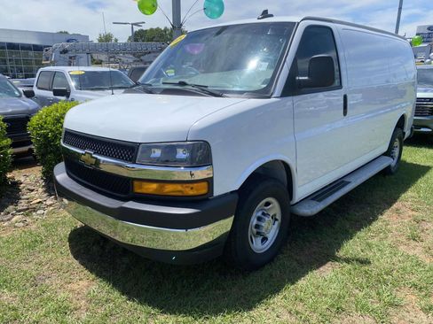 Used 2024 Chevrolet Express 2500 w/ Driver Convenience Package RWD image 3