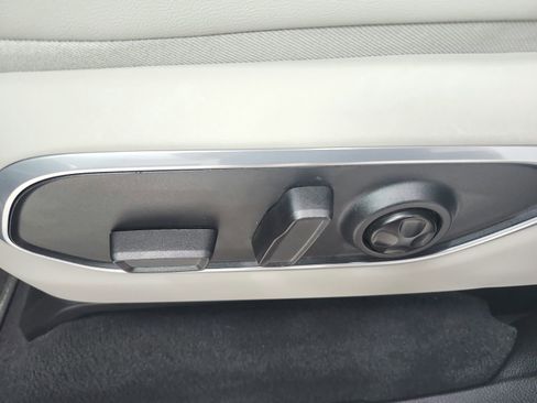 Used 2025 Jeep Wagoneer 2WD image 20