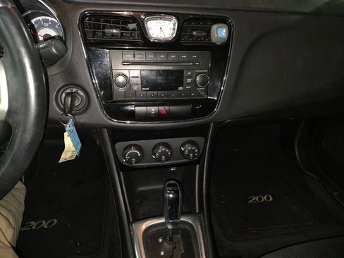 Used 2013 Chrysler 200 Touring image 7