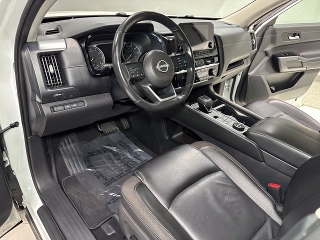 Used 2024 Nissan Pathfinder SL AWD/4WD image 14