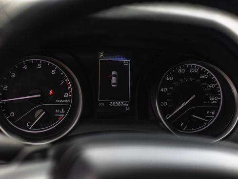 Used 2024 Toyota Camry SE FWD image 9