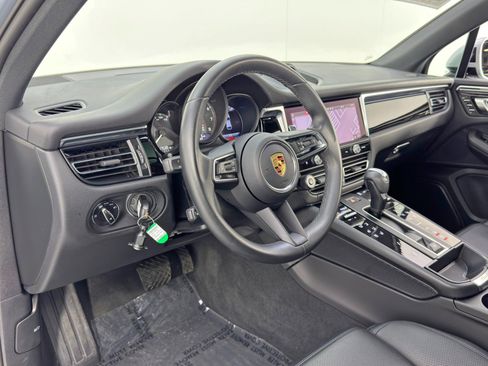 Used 2023 Porsche Macan image 14