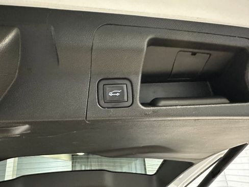 Certified 2023 GMC Acadia SLT w/ Preferred Package image 28