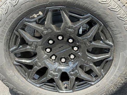 New 2025 GMC Hummer EV 2X w/ LPO, Dark Essentials Package image 12