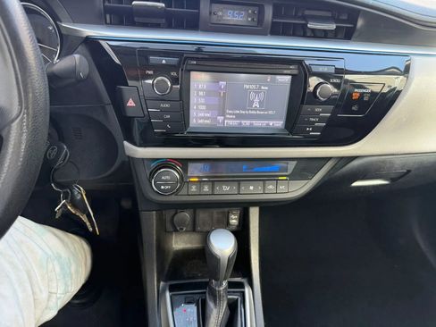 Used 2015 Toyota Corolla LE image 16