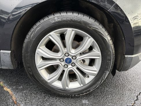 Used 2019 Ford Edge Titanium image 12