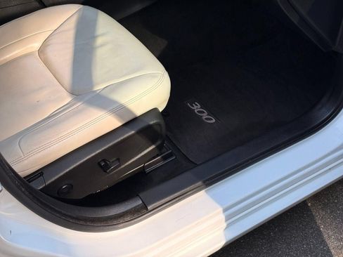 Used 2015 Chrysler 300 Limited RWD image 19