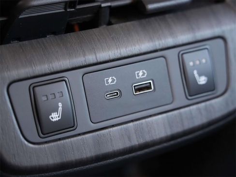 Used 2024 Nissan Ariya AWD image 17