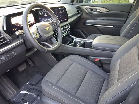 Used 2025 Chevrolet Traverse LT FWD image 13
