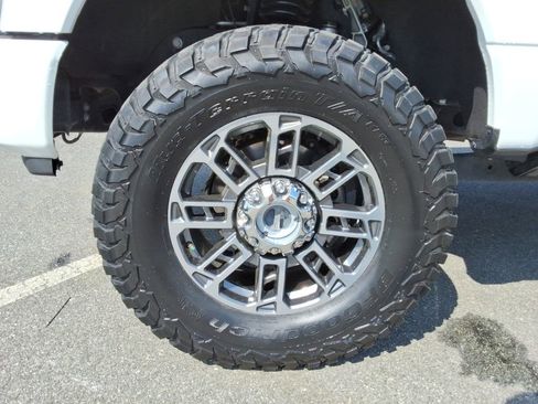 Used 2024 Ford F250 Limited w/ FX4 Off-Road Package image 10