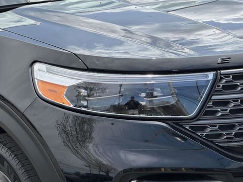 Used 2023 Ford Explorer XLT w/ Equipment Group 202A image 8