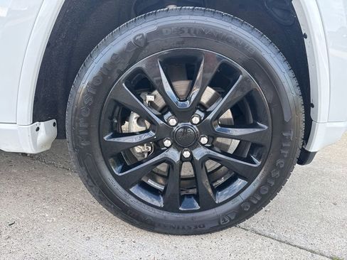 Used 2021 Jeep Grand Cherokee Laredo X image 9