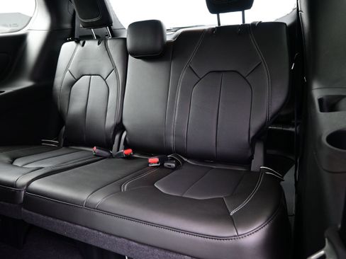 New 2027 Chrysler Pacifica Select AWD/4WD image 11