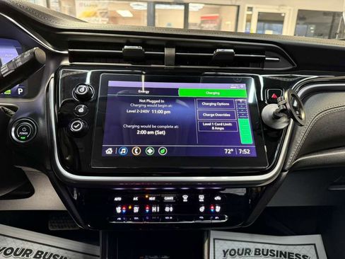 Used 2022 Chevrolet Bolt EUV LT w/ Convenience Package image 16