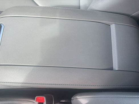 Used 2022 Toyota Highlander XLE AWD/4WD image 23