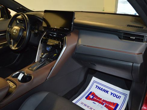 Used 2021 Toyota Venza Limited image 10