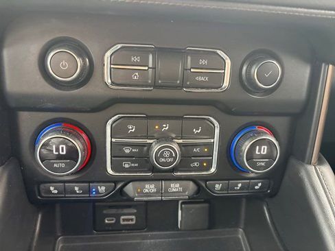 Used 2021 Chevrolet Suburban High Country image 36