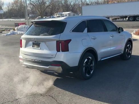 Certified 2025 Kia Sorento EX w/ EX Panoramic Sunroof Package image 7