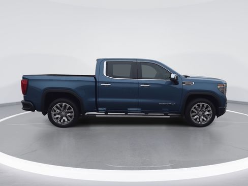 Used 2025 GMC Sierra 1500 Denali w/ Technology Package AWD/4WD image 2
