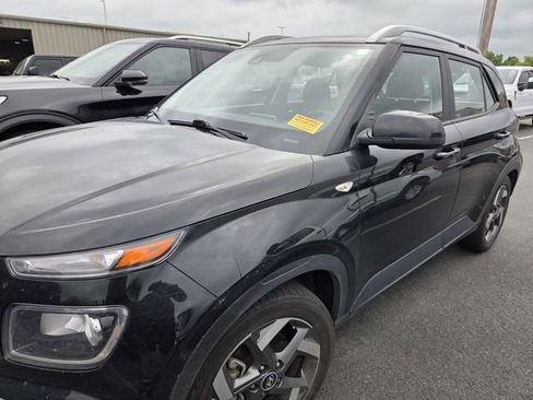Used 2022 Hyundai Venue SEL FWD image 4