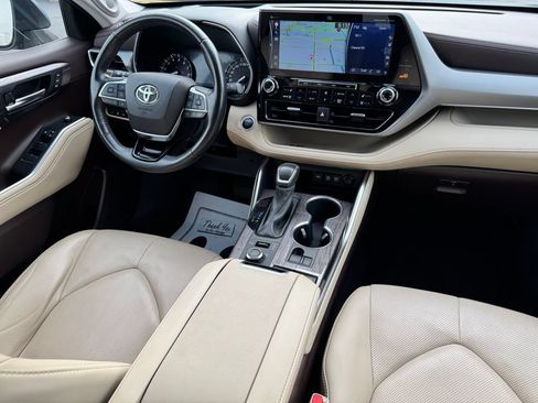 Used 2021 Toyota Highlander Platinum AWD/4WD image 12