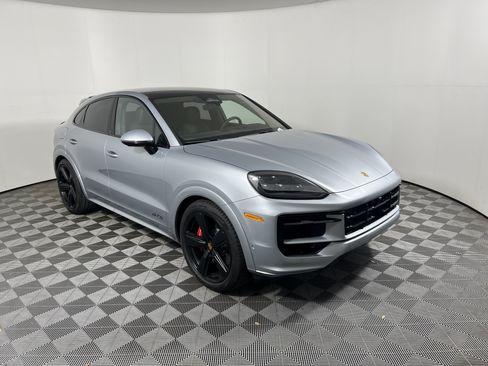Certified 2026 Porsche Cayenne GTS AWD/4WD image 9