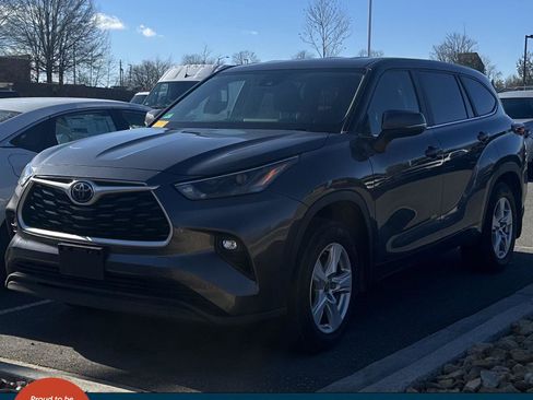 Used 2023 Toyota Highlander LE image 1