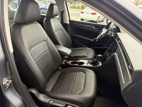 Used 2020 Volkswagen Passat 2.0T R-Line image 25