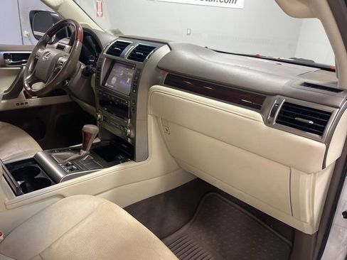Used 2016 Lexus GX 460 image 26