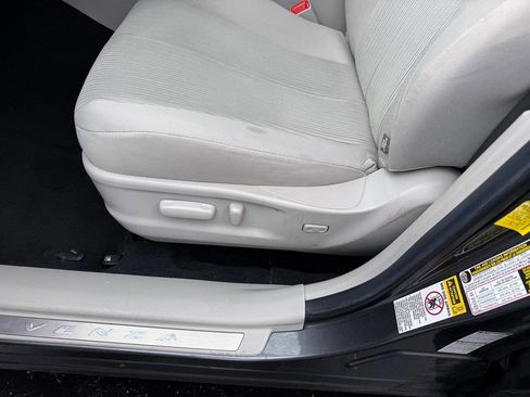 Used 2011 Toyota Venza AWD w/ Convenience Pkg image 11