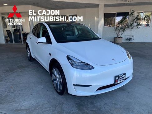 Used 2021 Tesla Model Y Long Range image 1