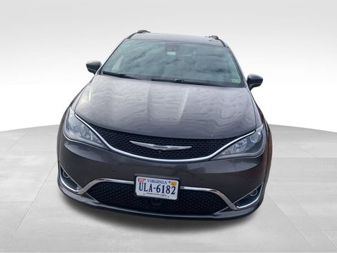 Used 2017 Chrysler Pacifica Touring-L Plus w/ Advanced Safetytec Group image 5