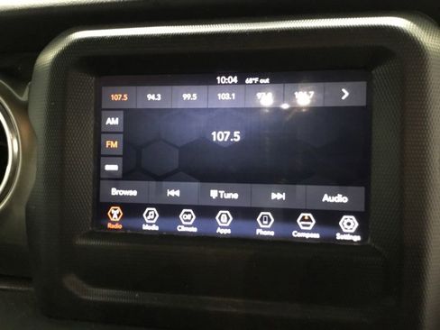 Used 2019 Jeep Wrangler Unlimited Sahara AWD/4WD image 25