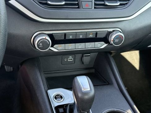 Used 2024 Nissan Altima 2.5 S FWD image 18