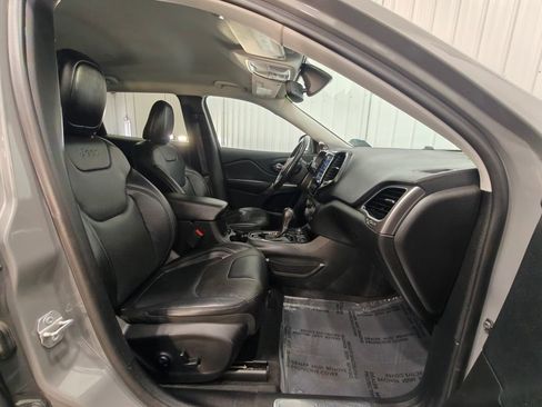 Used 2019 Jeep Cherokee Limited image 23