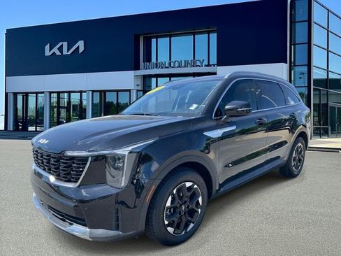 Certified 2024 Kia Sorento S FWD image 3