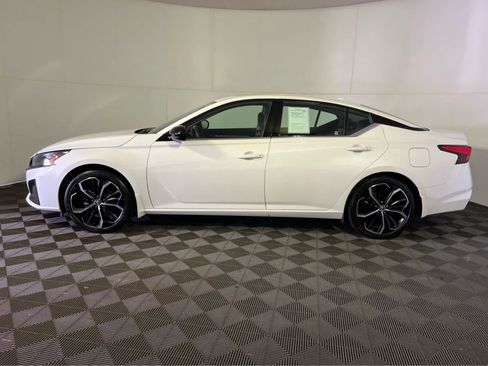 Certified 2024 Nissan Altima 2.5 SR w/ SR Premium Package FWD image 4