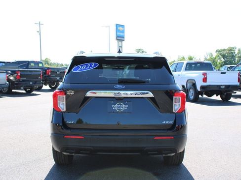 Used 2023 Ford Explorer XLT AWD/4WD image 8