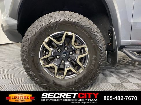 Used 2024 Chevrolet Colorado ZR2 AWD/4WD image 9