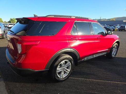 Used 2024 Ford Explorer XLT w/ Equipment Group 202A image 4