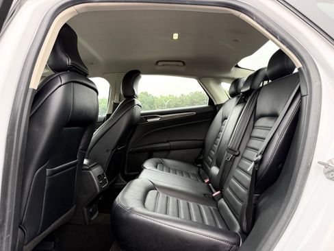 Used 2018 Ford Fusion SE w/ Equipment Group 602A FWD image 17