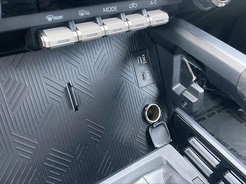 Used 2025 Toyota Tacoma TRD Off-Road image 38