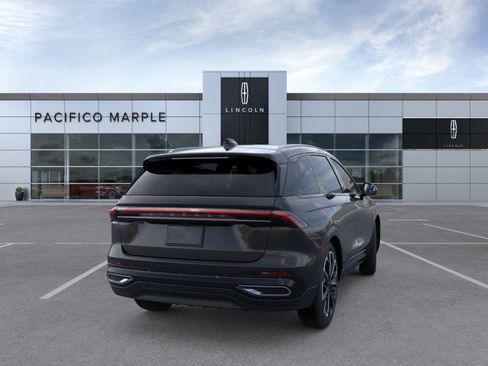 New 2026 Lincoln Nautilus Reserve image 8