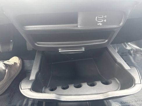 New 2027 Chrysler Pacifica Select AWD/4WD image 36