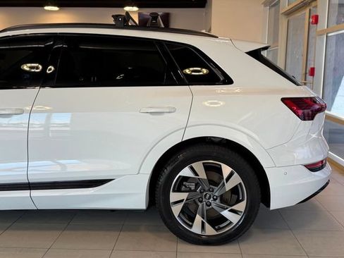 Used 2021 Audi e-tron Premium w/ Convenience Plus Package AWD/4WD image 9