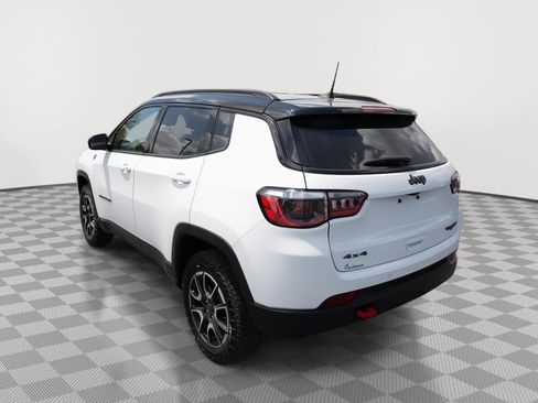 Used 2025 Jeep Compass Trailhawk AWD/4WD image 7