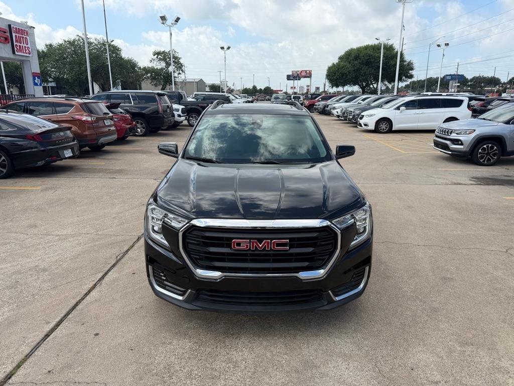 Used 2023 GMC Terrain SLE w/ Driver Convenience Package FWD image 2