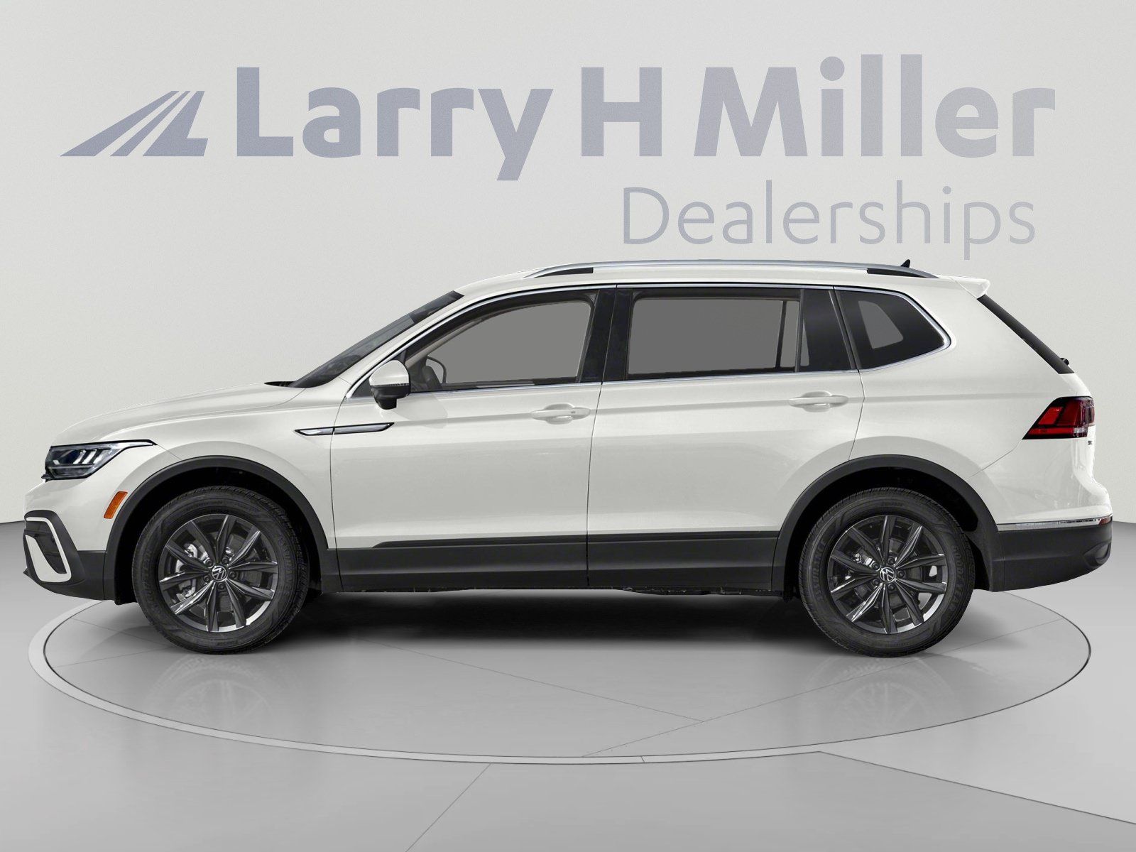Used 2024 Volkswagen Tiguan Wolfsburg Edition AWD/4WD image 3