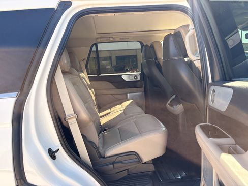 Used 2023 Lincoln Navigator Reserve AWD/4WD image 8